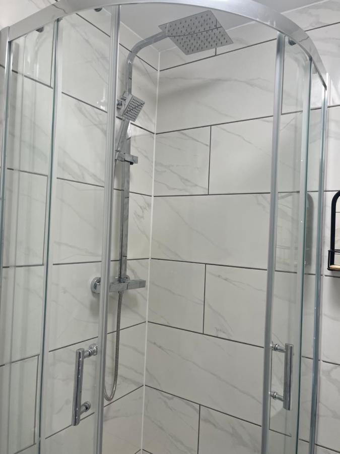 Self Contained Room, En-Suite With Separate Lockable Front Door, Located In An Exclusive Area Wednesbury Exterior foto
