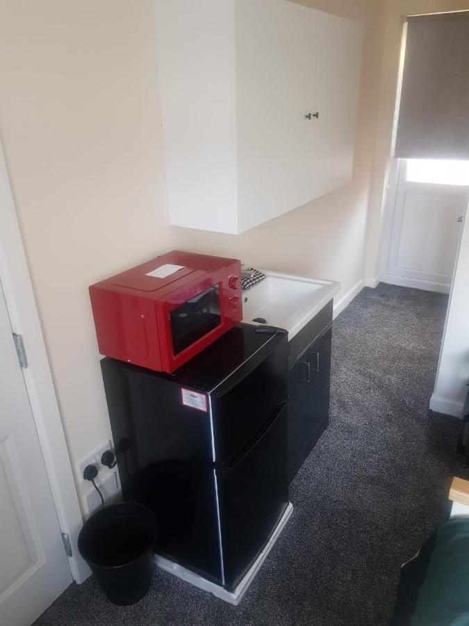 Self Contained Room, En-Suite With Separate Lockable Front Door, Located In An Exclusive Area Wednesbury Exterior foto