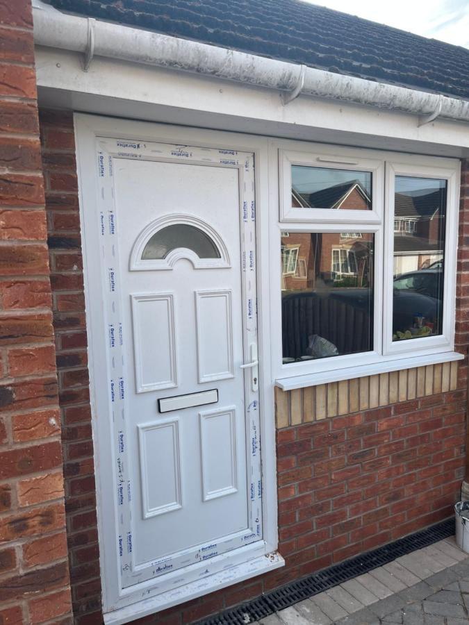 Self Contained Room, En-Suite With Separate Lockable Front Door, Located In An Exclusive Area Wednesbury Exterior foto