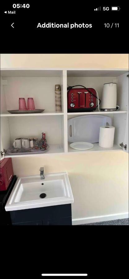 Self Contained Room, En-Suite With Separate Lockable Front Door, Located In An Exclusive Area Wednesbury Exterior foto